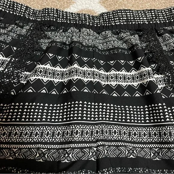 $5 IF BUNDLED Lace Trimmed Dressy Shorts - Picture 6 of 9